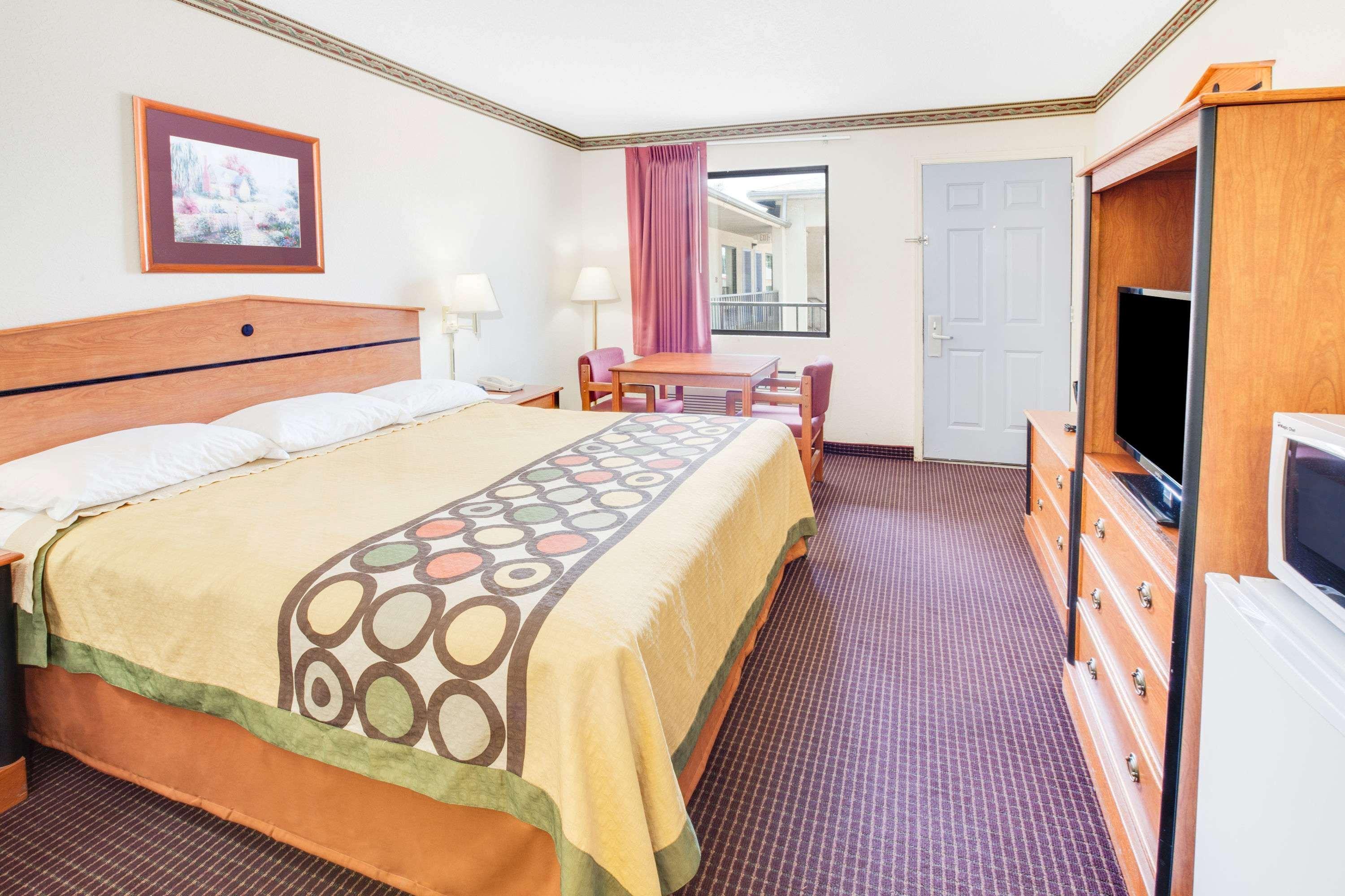 Super 8 By Wyndham Arkadelphia Caddo Valley Area Екстериор снимка