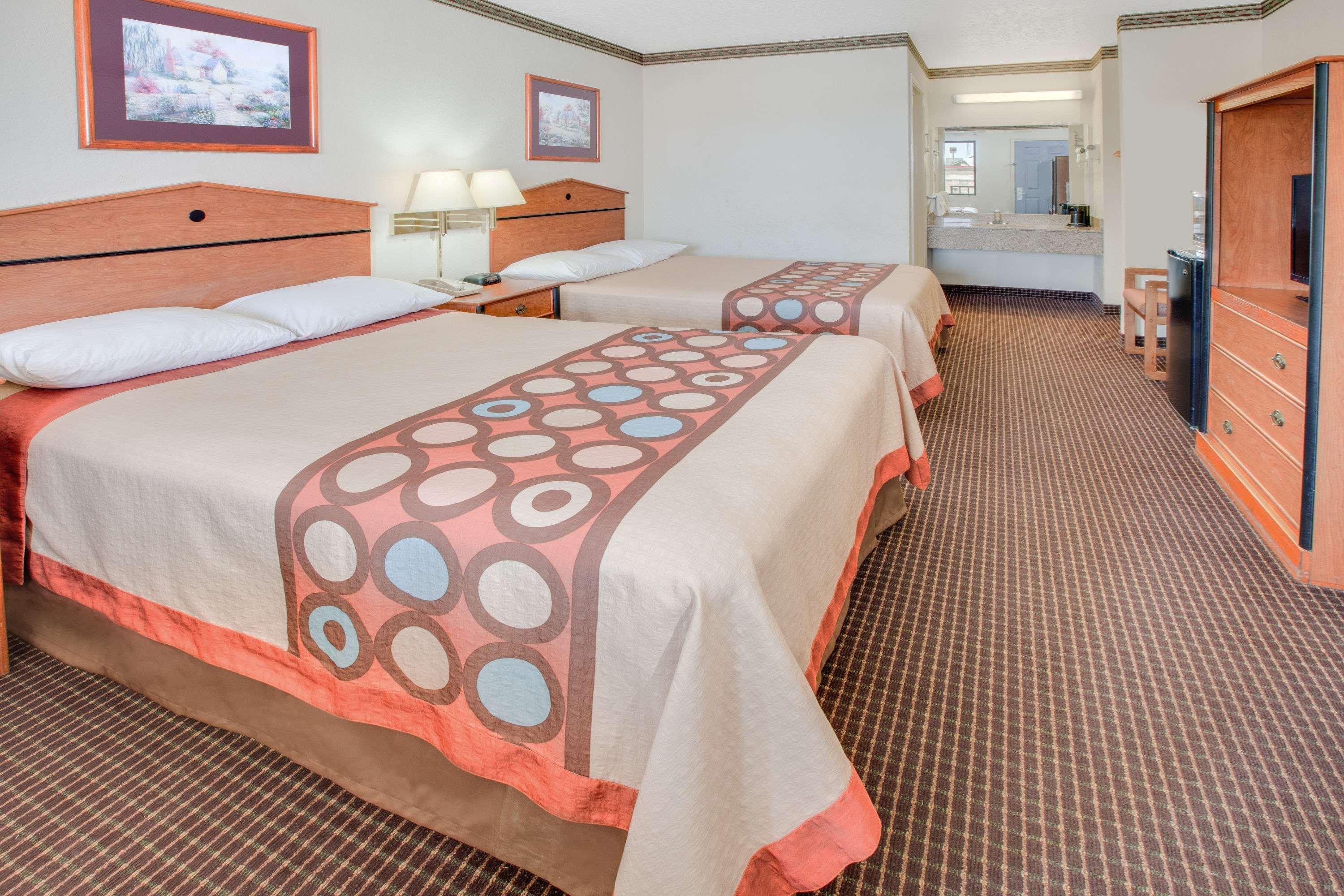 Super 8 By Wyndham Arkadelphia Caddo Valley Area Екстериор снимка
