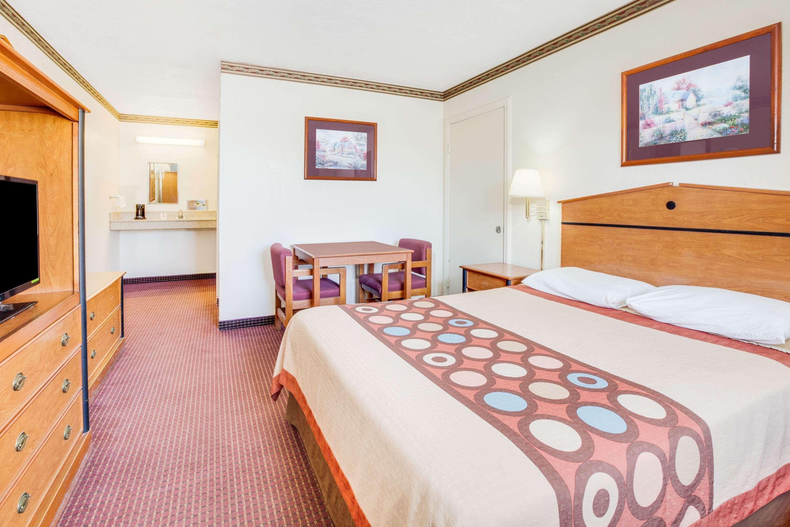 Super 8 By Wyndham Arkadelphia Caddo Valley Area Екстериор снимка