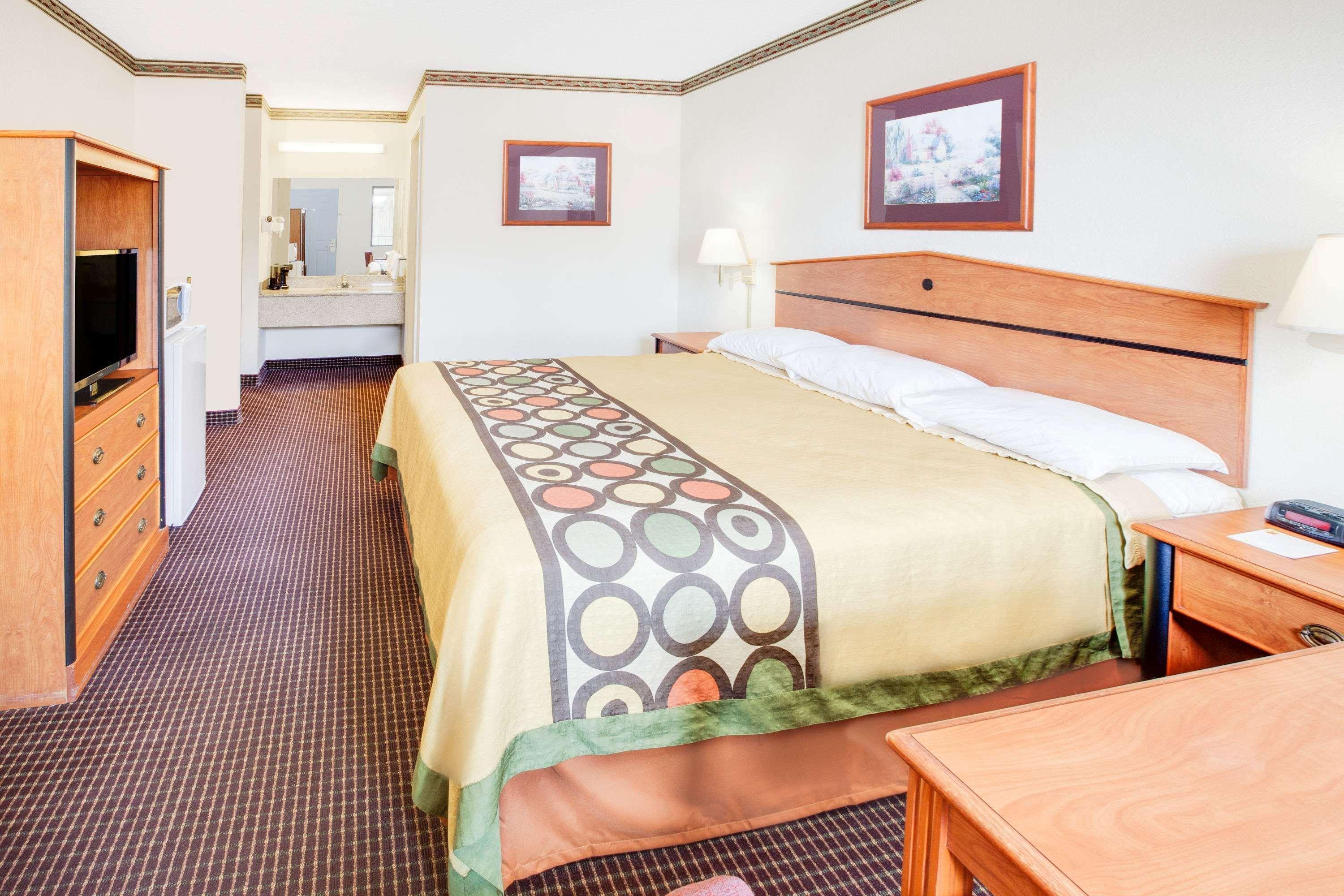 Super 8 By Wyndham Arkadelphia Caddo Valley Area Екстериор снимка